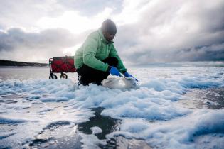 Sampling and Analysing Sea Foam for PFAS on Sylt