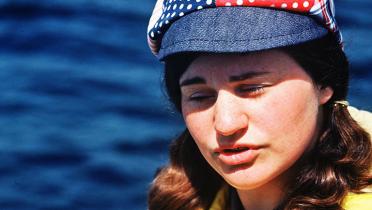 Greenpeace-Schlauchbootexpertin Carlie Trueman an Bord der Phyllis Cormack.