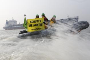 Aktion gegen Gazprom im Hamburger Hafen, März 2015