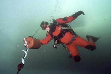 Greenpeace untersucht die Artktis vor Spitzbergen nach POP im Oktober 1999.