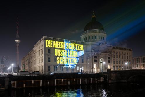 Projection Calling for Ocean Protection in Berlin