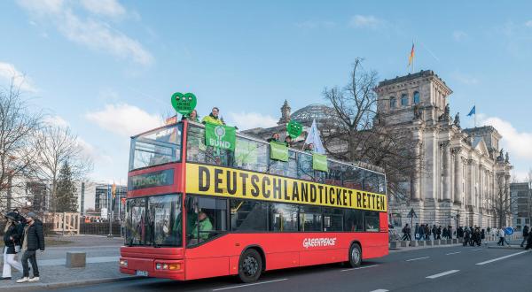 Demonstration mit Bus für Deutschlandticket