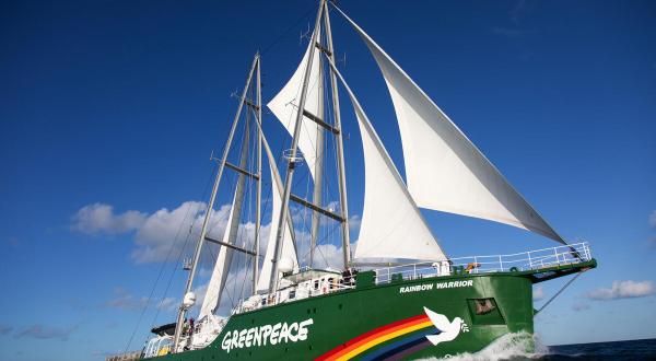 Rainbow Warrior unter vollen Segeln UK 2021