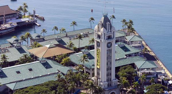 Greenpeace-Aktion auf dem Aloha Tower in Honolulu/Hawaii, Dezember 2010.