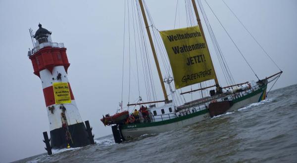 Am Leuchtturm Roter Sand in der Außenweser Aktion Weltnaturerbe Wattenmeer. Januar 2008