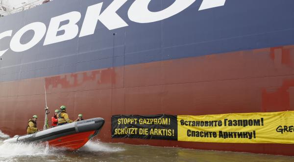 Aktion gegen Gazprom im Hamburger Hafen, März 2015