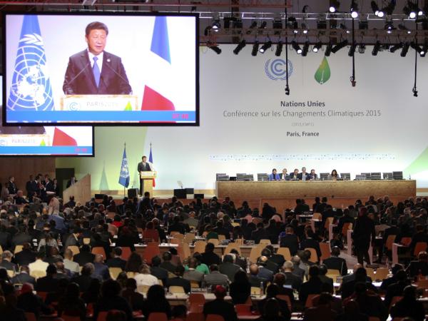 Podium der 21. Klimaschutzkonferenz in Paris 2015